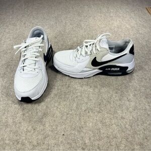 Nike Air Max Low Mesh Upper Lace Up White Black Sneakers, Men’s 7.5 or Women’s 9